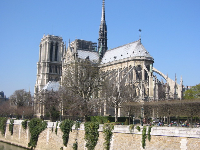 side view Notre Dame Cathedral from river