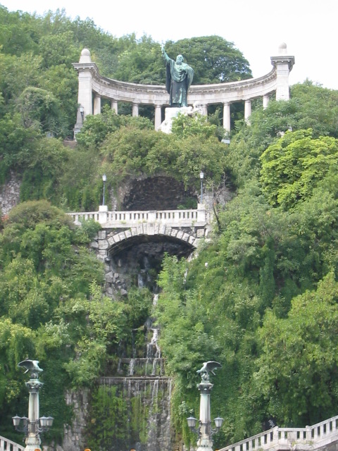 Gellert Monument