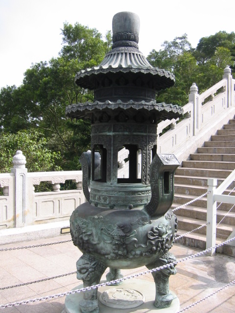 statues