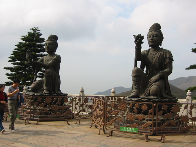 statues