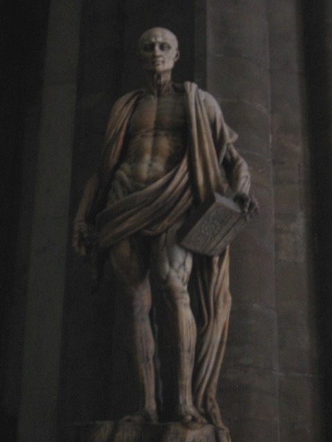 Duomo inside statue