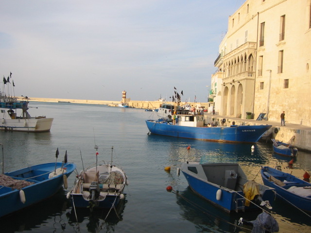 Monopoli by the water