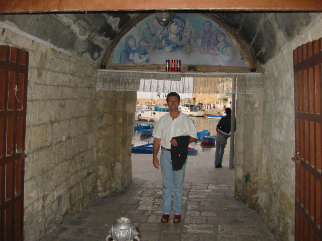 arch in walkway