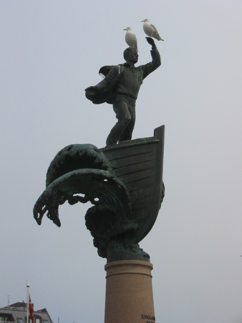 statue