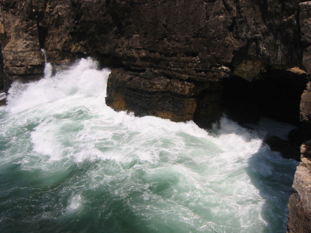 waves at boca do inferno