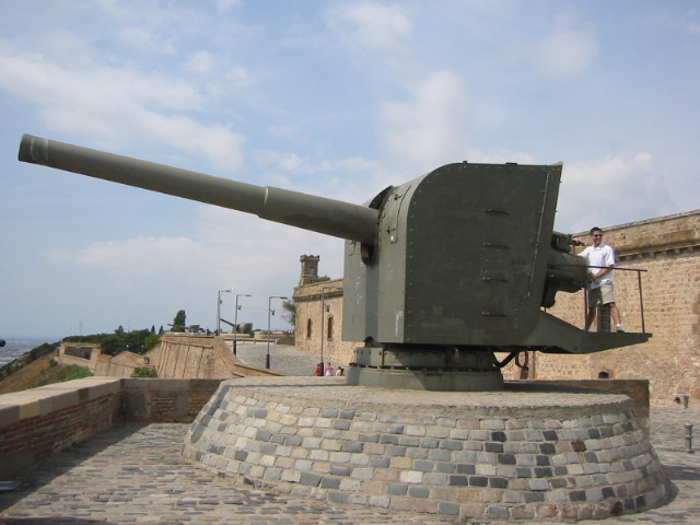 big guns at Castell